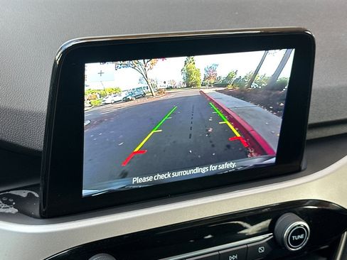 Used 2022 Ford Escape SE image 18