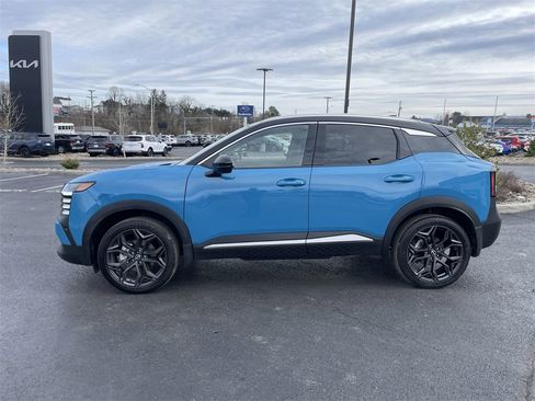 Used 2025 Nissan Kicks SR image 3