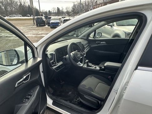 Certified 2023 Kia Sportage LX image 9
