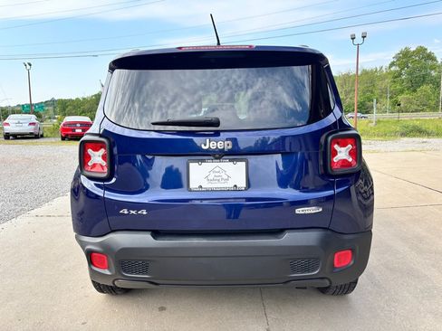 Used 2016 Jeep Renegade Latitude AWD/4WD image 3