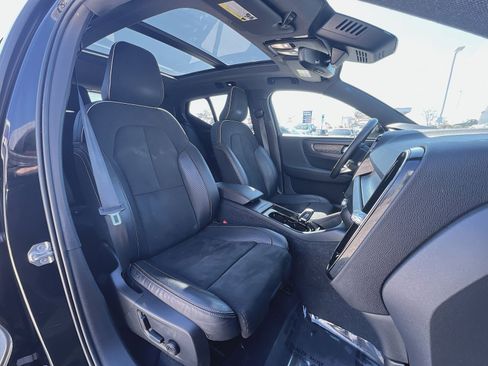 Used 2021 Volvo XC40 P8 Recharge w/ Advanced Package image 27