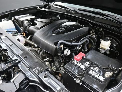 Used 2023 Toyota Tacoma SR AWD/4WD image 12