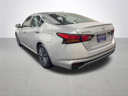 Used 2024 Nissan Altima 2.5 SV image 4