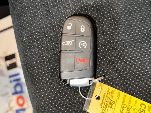 Used 2018 Dodge Durango GT image 31