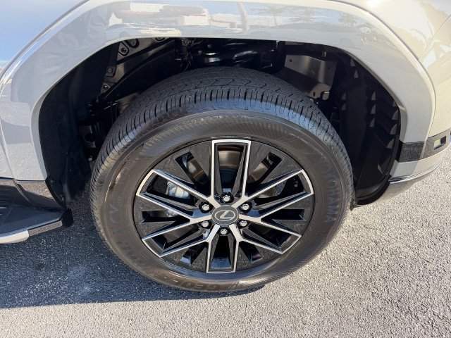 Used 2026 Lexus GX 550 w/ Accessory Package (2T) AWD/4WD image 20