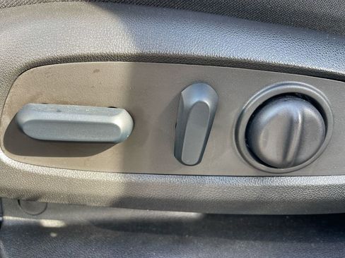 Used 2022 GMC Acadia SLE w/ Driver Convenience Package image 9