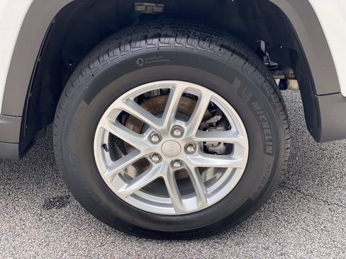 Used 2024 Jeep Grand Cherokee Laredo X RWD image 14