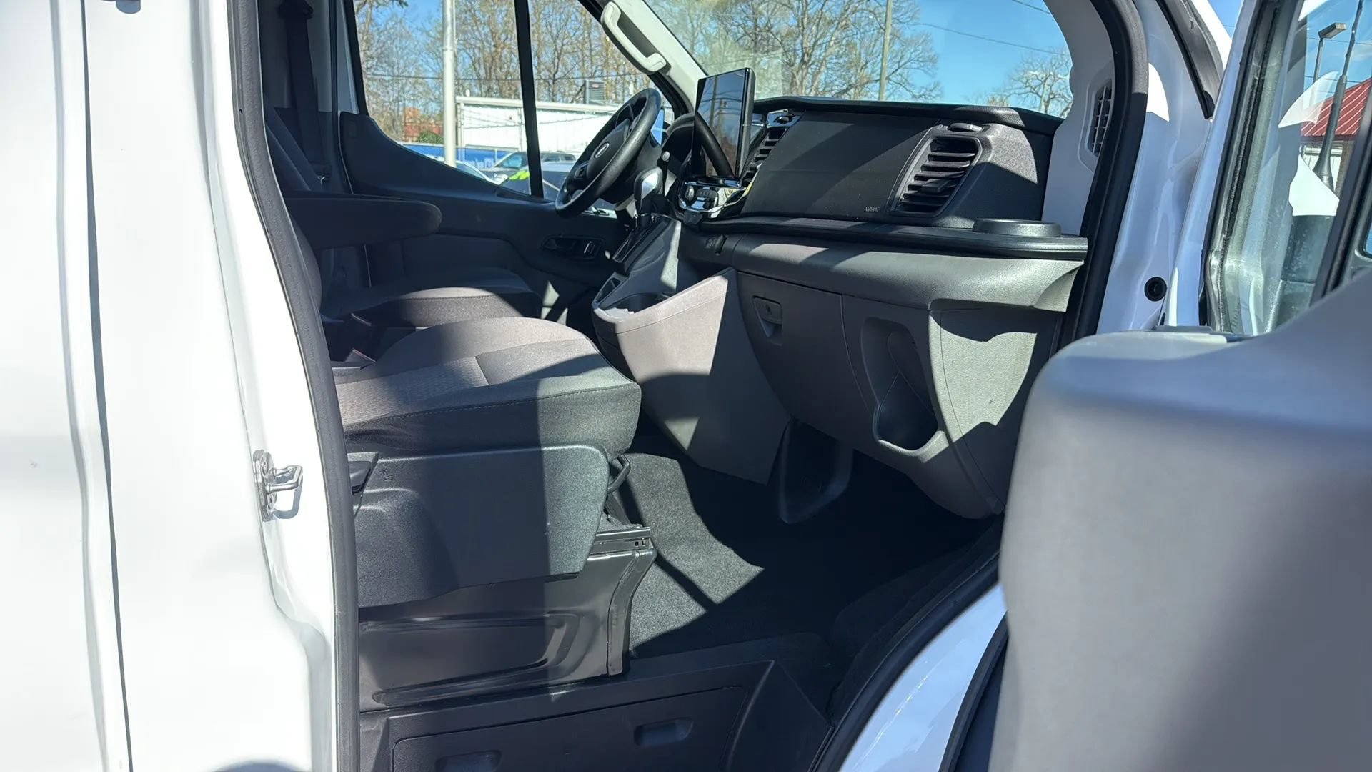 Used 2025 Ford Transit 350 XLT RWD image 12