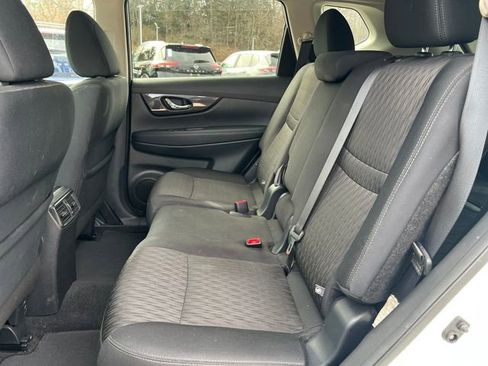 Used 2018 Nissan Rogue SV image 5