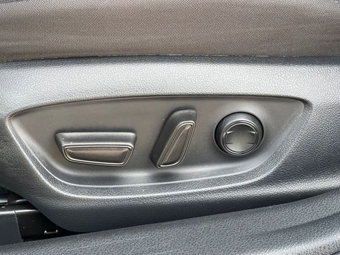 Used 2019 Toyota Camry LE w/ Convenience Package image 11