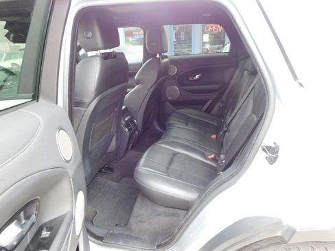 Used 2018 Land Rover Range Rover Evoque SE image 29