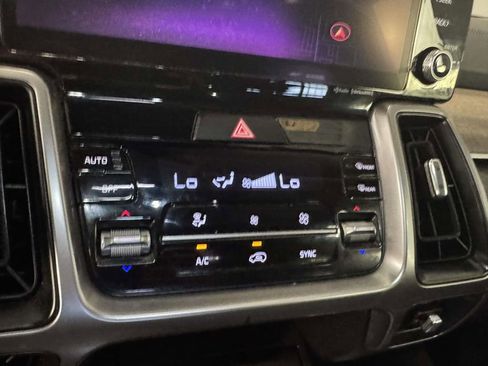 Used 2023 Kia Sorento S w/ Panoramic Sunroof Package AWD/4WD image 26
