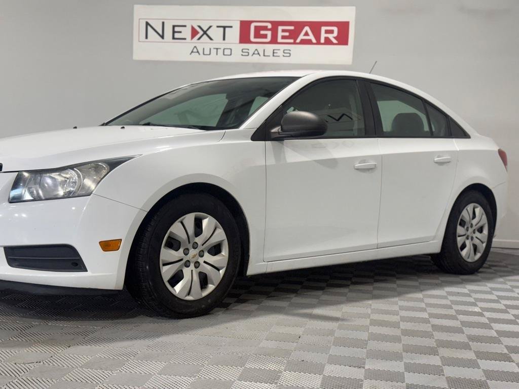 Used 2013 Chevrolet Cruze LS FWD image 5