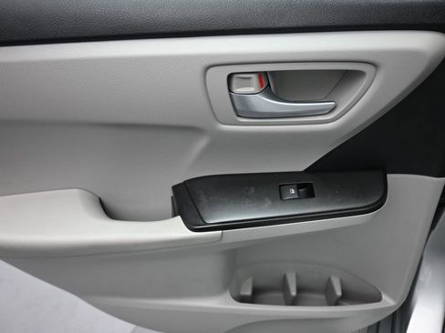 Used 2017 Toyota Camry LE image 29