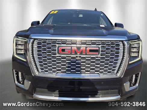 Used 2022 GMC Yukon XL Denali image 9
