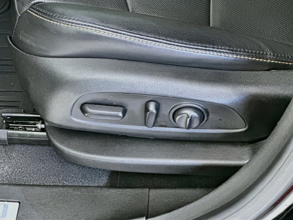 Used 2020 Chevrolet Equinox Premier FWD image 21