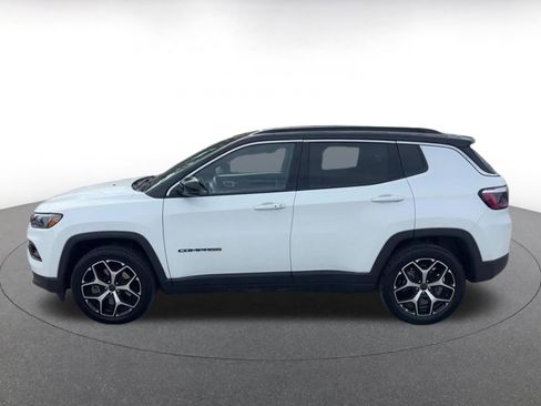 Used 2025 Jeep Compass Limited AWD/4WD image 9