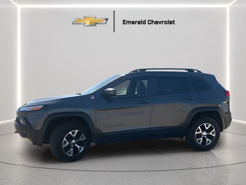 Used 2017 Jeep Cherokee Trailhawk w/ Comfort & Convenience Group AWD/4WD image 3