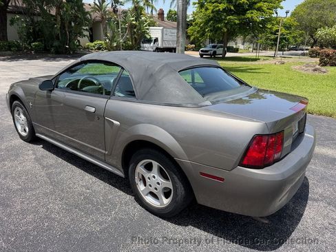 Used 2002 Ford Mustang Convertible RWD image 23