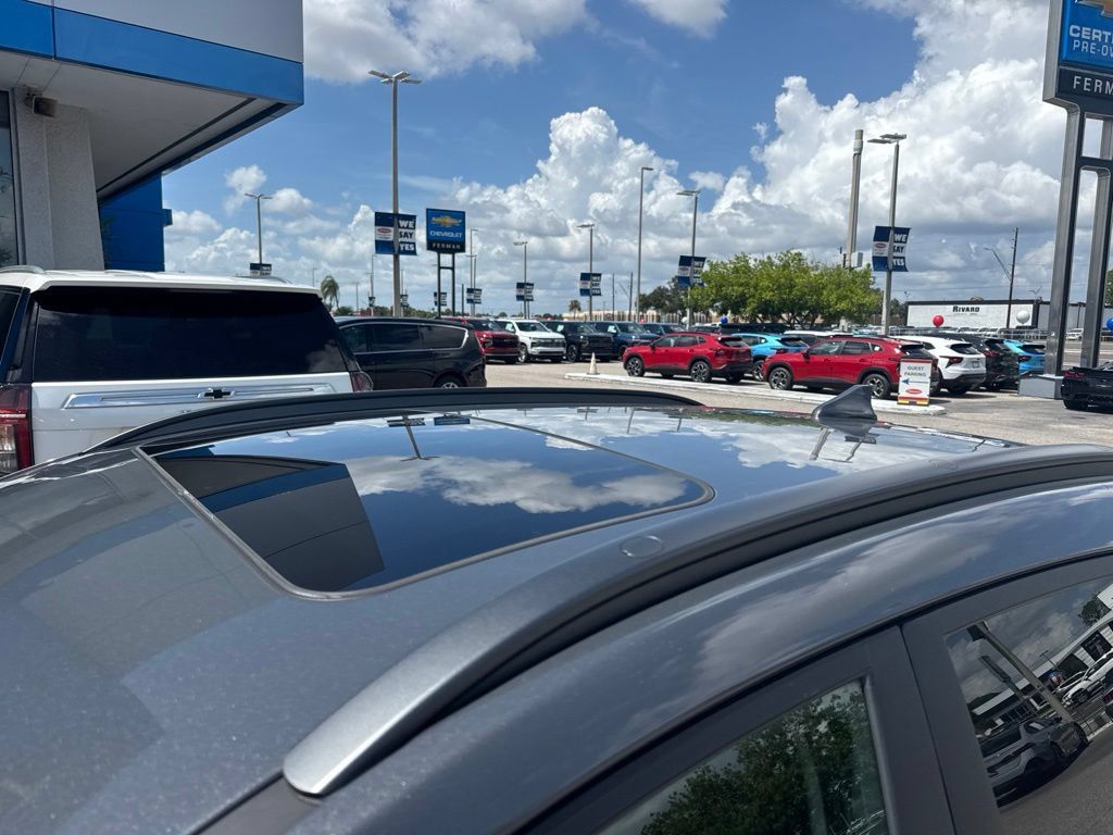 Used 2023 Hyundai Kona Limited w/ Cargo Package FWD image 11
