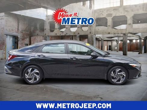 Used 2025 Hyundai Elantra Sport FWD image 1