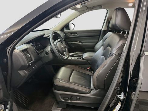 Used 2023 Nissan Pathfinder SL AWD/4WD image 13