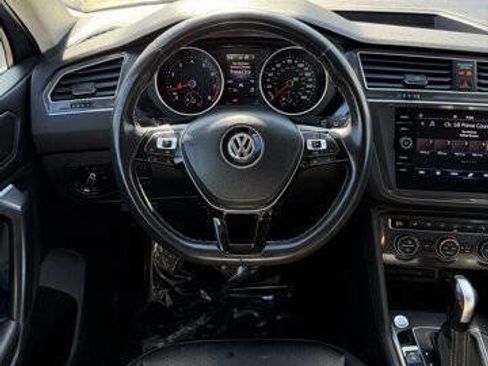 Used 2021 Volkswagen Tiguan SE image 14