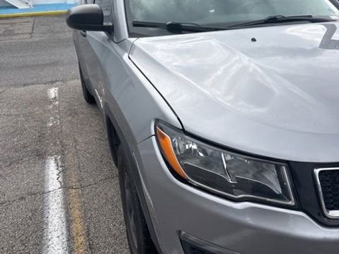 Used 2019 Jeep Compass Sport FWD image 4