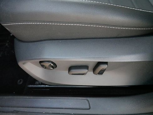 Used 2022 Volkswagen Taos SE image 20