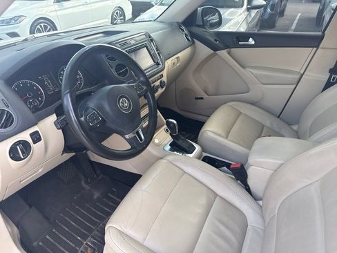 Used 2017 Volkswagen Tiguan SEL FWD image 2