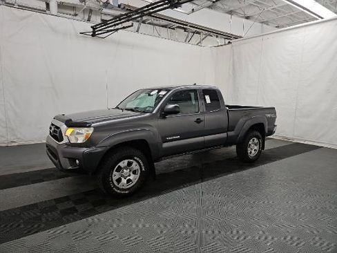 Used 2015 Toyota Tacoma 4x4 Access Cab V6 w/ TRD Off-Road Package image 3