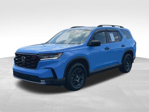 Used 2025 Honda Pilot TrailSport image 4