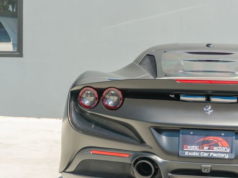 Used 2021 Ferrari F8 Tributo image 43