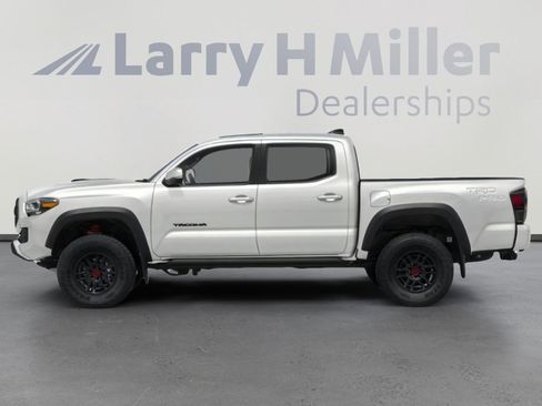 Used 2023 Toyota Tacoma TRD Off-Road image 3