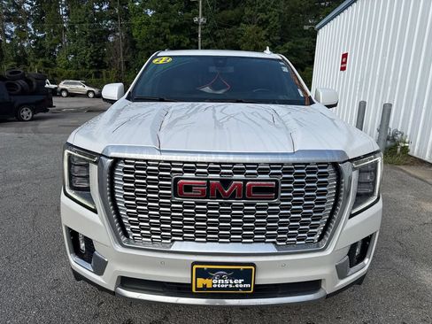 Used 2022 GMC Yukon Denali AWD/4WD image 3
