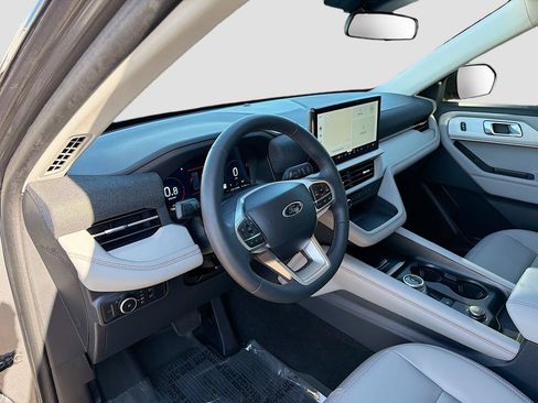 Certified 2025 Ford Explorer Active w/ Active Comfort Package AWD/4WD image 9