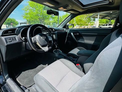 Used 2016 Scion tC image 9