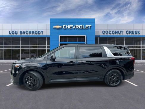 Used 2025 Kia Carnival FWD image 5