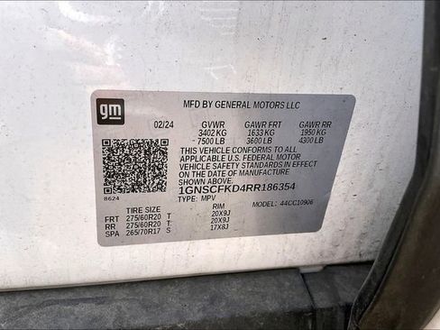 Used 2024 Chevrolet Suburban Premier image 14