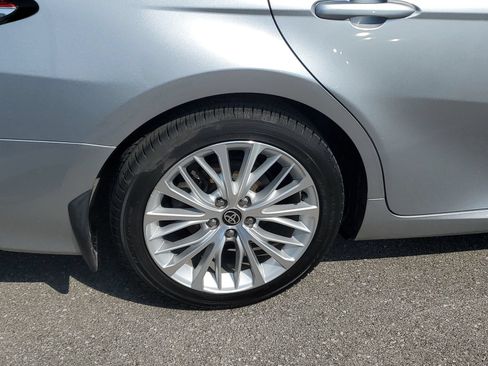 Certified 2020 Toyota Camry XLE FWD image 5
