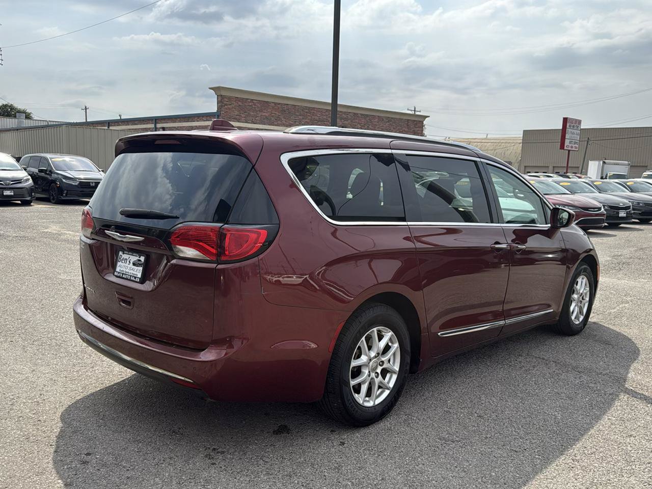 Used 2020 Chrysler Pacifica Touring-L FWD image 6