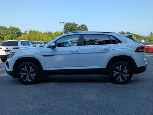 Used 2025 Volkswagen Atlas Cross Sport SE FWD image 6