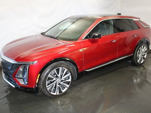 Certified 2025 Cadillac Lyriq Luxury w/ LPO, Floor Liner Package AWD/4WD image 2