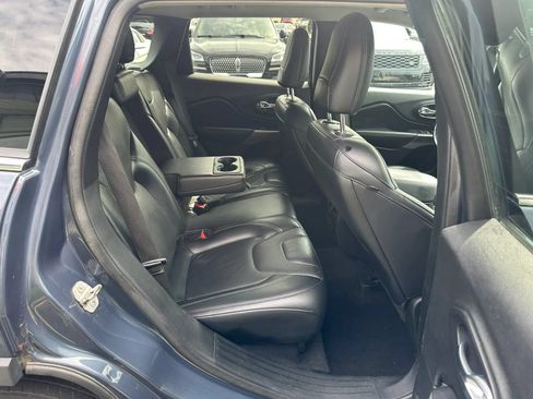 Used 2020 Jeep Cherokee Limited FWD image 16