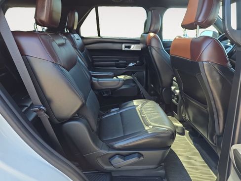 Used 2021 Ford Explorer Platinum w/ Equipment Group 601A AWD/4WD image 13