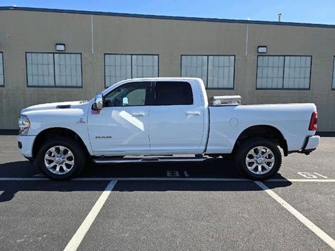 Used 2023 RAM 2500 Laramie AWD/4WD image 2