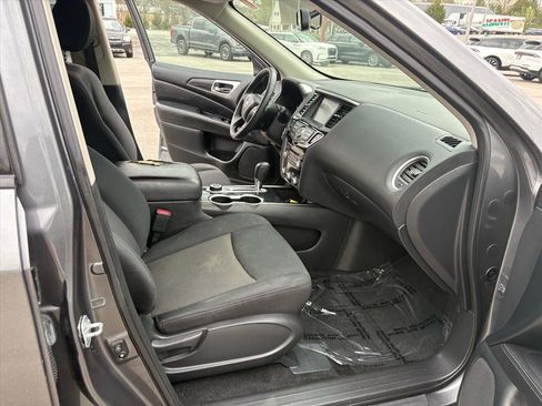 Used 2018 Nissan Pathfinder SV image 38