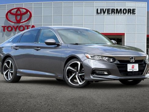 Used 2018 Honda Accord Sport image 2