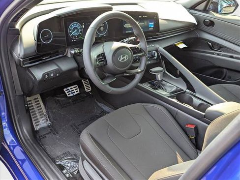 New 2025 Hyundai Elantra SEL image 3