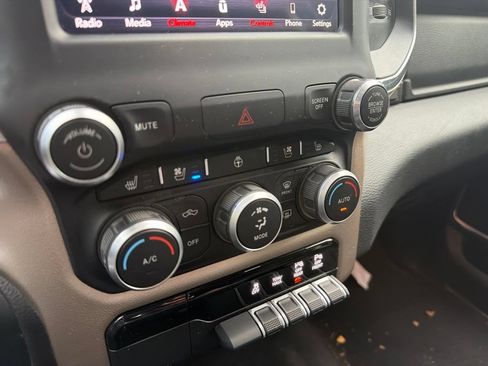 Used 2019 RAM 1500 Laramie AWD/4WD image 22